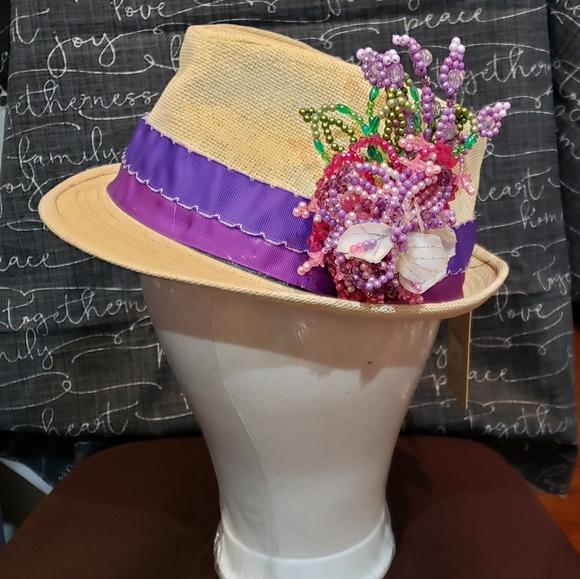 Straw hat/fedora - Picture 1 of 3